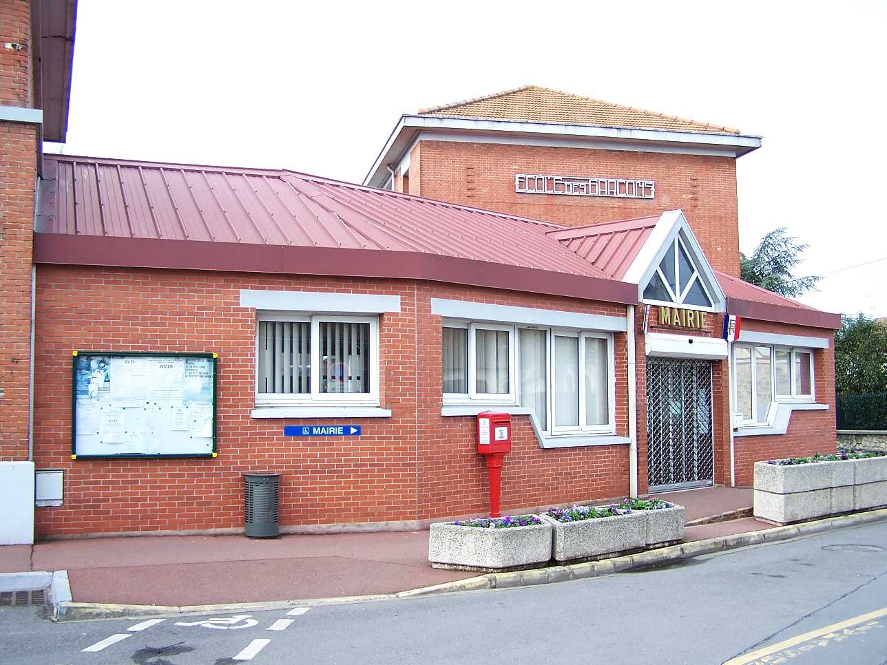 Rénovation de toiture pavillonnaire et nettoyage à Achères par Couverture Kevin Scherrer