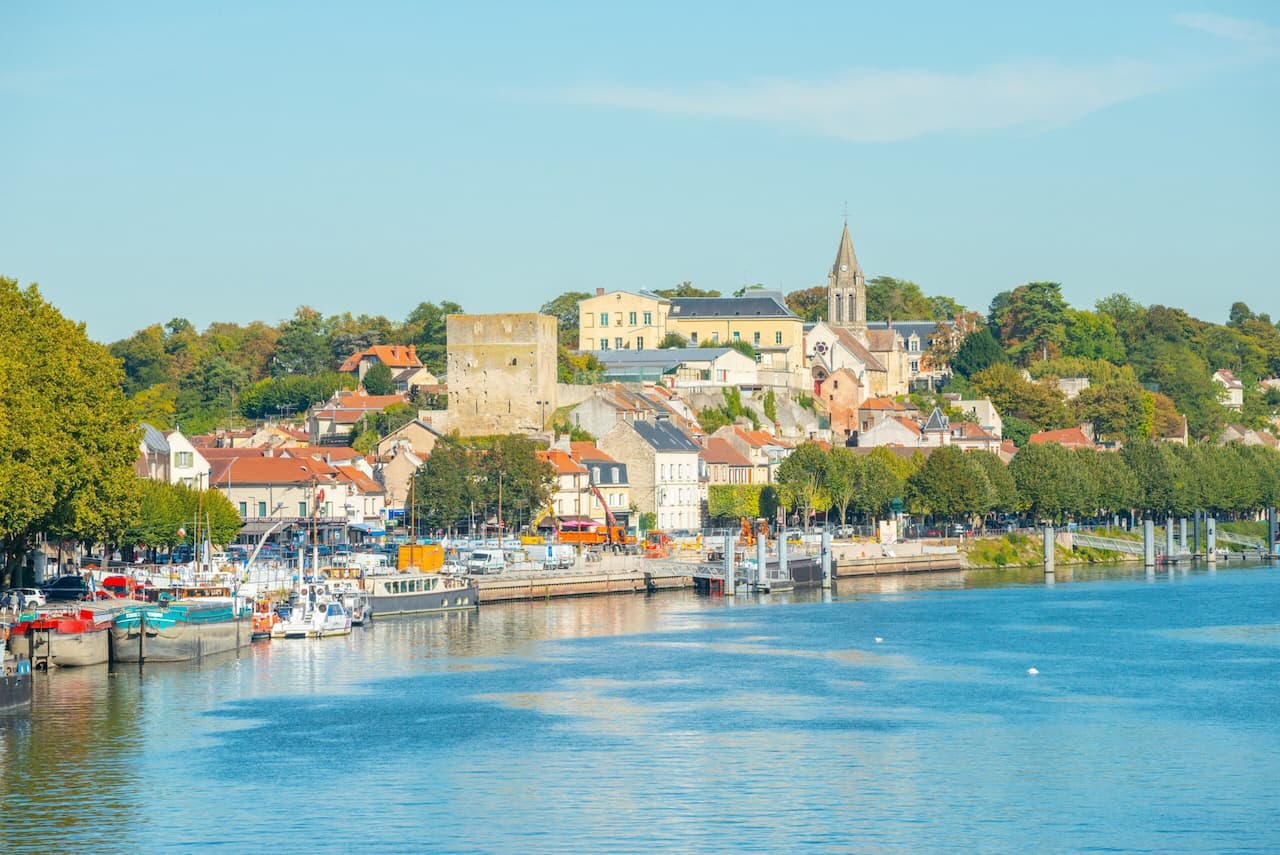 Artisan couvreur intervenant à Conflans-Sainte-Honorine pour réparation et rénovation