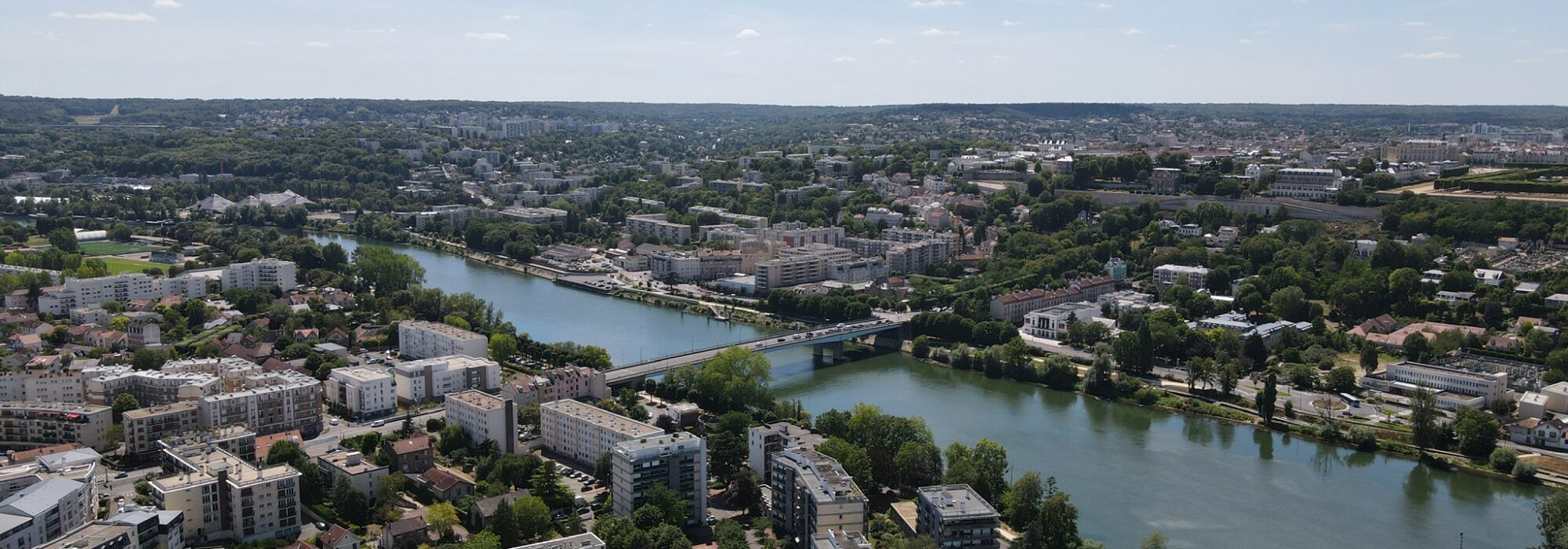 Artisan Couvreur intervenant au Pecq pour toiture et zinc